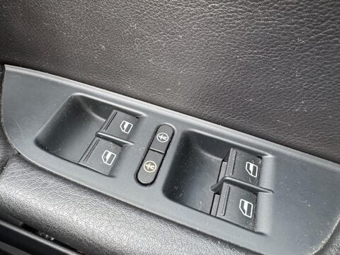 Volkswagen Touareg 3.0 TDI V6 BlueMotion Tech SE Tiptronic 4WD Euro 5 (s/s) 5dr 27