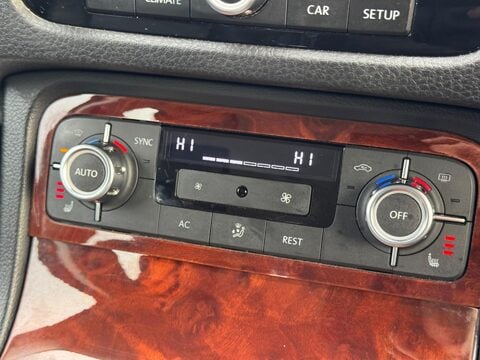 Volkswagen Touareg 3.0 TDI V6 BlueMotion Tech SE Tiptronic 4WD Euro 5 (s/s) 5dr 27