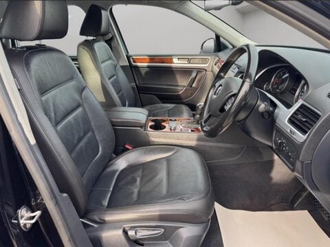 Volkswagen Touareg 3.0 TDI V6 BlueMotion Tech SE Tiptronic 4WD Euro 5 (s/s) 5dr 12