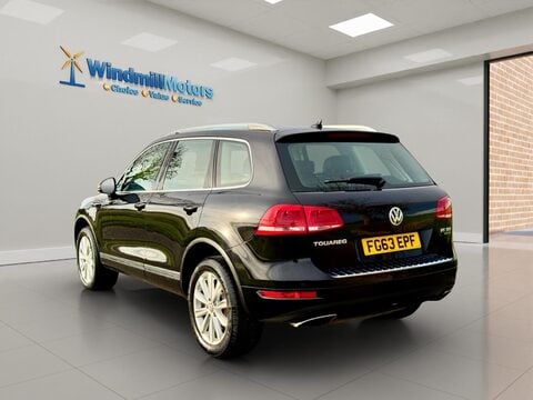 Volkswagen Touareg 3.0 TDI V6 BlueMotion Tech SE Tiptronic 4WD Euro 5 (s/s) 5dr 8