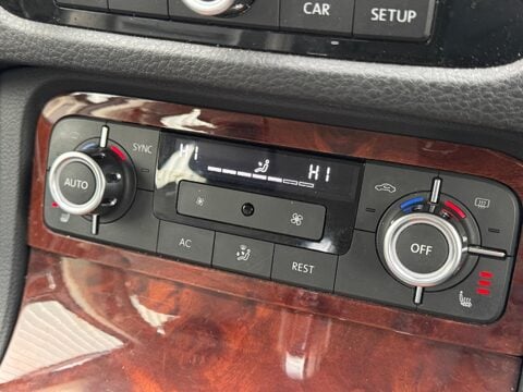 Volkswagen Touareg 3.0 TDI V6 BlueMotion Tech SE Tiptronic 4WD Euro 5 (s/s) 5dr 14