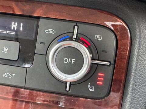 Volkswagen Touareg 3.0 TDI V6 BlueMotion Tech SE Tiptronic 4WD Euro 5 (s/s) 5dr 15