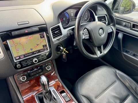 Volkswagen Touareg 3.0 TDI V6 BlueMotion Tech SE Tiptronic 4WD Euro 5 (s/s) 5dr 10