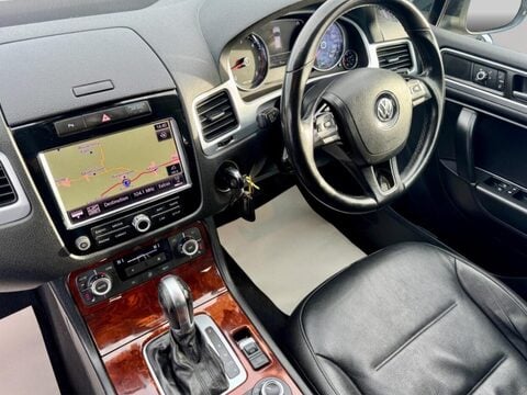 Volkswagen Touareg 3.0 TDI V6 BlueMotion Tech SE Tiptronic 4WD Euro 5 (s/s) 5dr 13