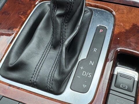 Volkswagen Touareg 3.0 TDI V6 BlueMotion Tech SE Tiptronic 4WD Euro 5 (s/s) 5dr 17