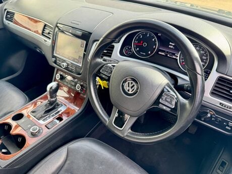 Volkswagen Touareg 3.0 TDI V6 BlueMotion Tech SE Tiptronic 4WD Euro 5 (s/s) 5dr