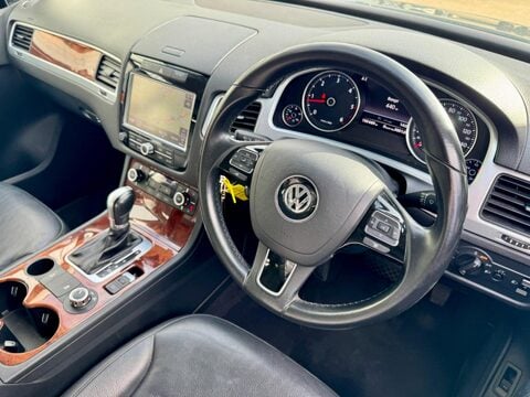 Volkswagen Touareg 3.0 TDI V6 BlueMotion Tech SE Tiptronic 4WD Euro 5 (s/s) 5dr 2