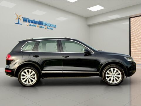 Volkswagen Touareg 3.0 TDI V6 BlueMotion Tech SE Tiptronic 4WD Euro 5 (s/s) 5dr 3