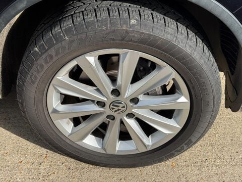 Volkswagen Touareg 3.0 TDI V6 BlueMotion Tech SE Tiptronic 4WD Euro 5 (s/s) 5dr 37