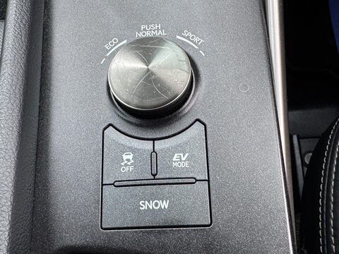 Lexus Is 2.5 300h Executive Edition E-CVT Euro 6 (s/s) 4dr 26