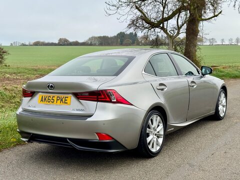 Lexus Is 2.5 300h Executive Edition E-CVT Euro 6 (s/s) 4dr 10