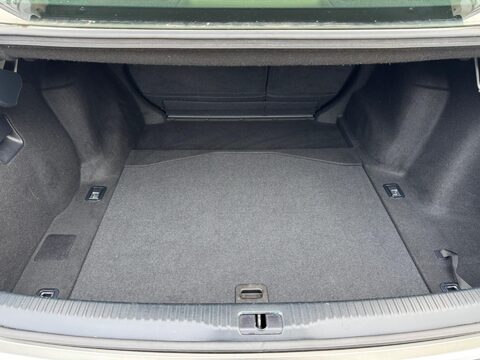 Lexus Is 2.5 300h Executive Edition E-CVT Euro 6 (s/s) 4dr 43