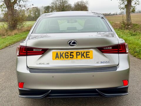 Lexus Is 2.5 300h Executive Edition E-CVT Euro 6 (s/s) 4dr 9