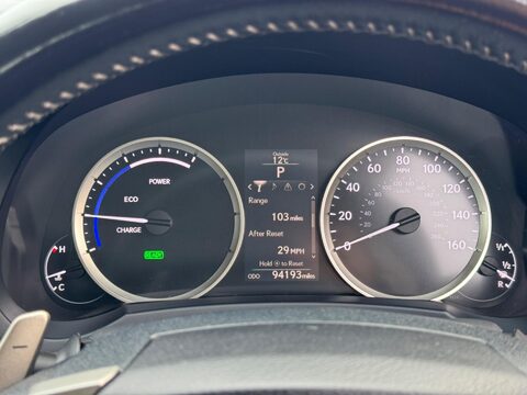 Lexus Is 2.5 300h Executive Edition E-CVT Euro 6 (s/s) 4dr 38