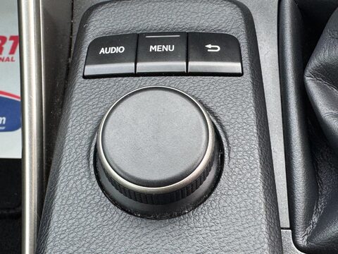 Lexus Is 2.5 300h Executive Edition E-CVT Euro 6 (s/s) 4dr 34