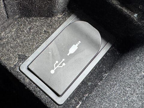 Lexus Is 2.5 300h Executive Edition E-CVT Euro 6 (s/s) 4dr 28