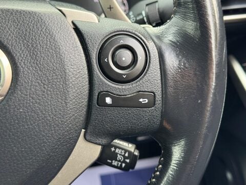 Lexus Is 2.5 300h Executive Edition E-CVT Euro 6 (s/s) 4dr 30