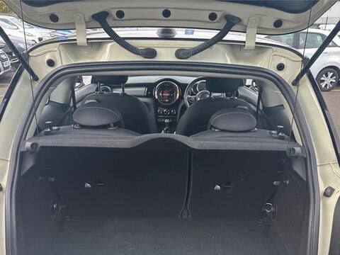 Mini Hatch 1.5 Cooper D Euro 6 (s/s) 3dr 9