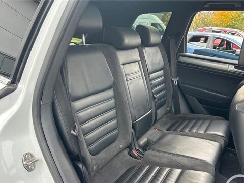 Volkswagen Touareg 3.0 TDI V6 BlueMotion Tech R-Line Tiptronic 4WD Euro 6 (s/s) 5dr 9