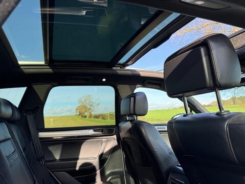 Volkswagen Touareg 3.0 TDI V6 BlueMotion Tech R-Line Tiptronic 4WD Euro 6 (s/s) 5dr 13