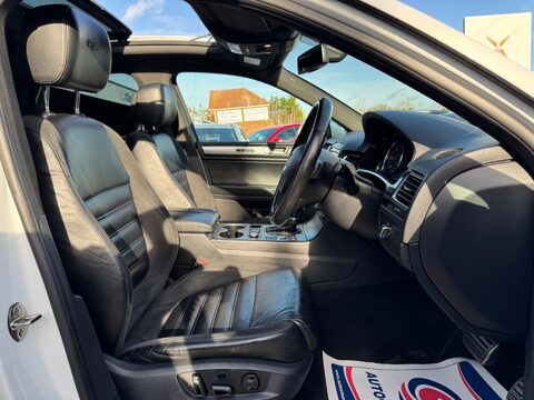 Volkswagen Touareg 3.0 TDI V6 BlueMotion Tech R-Line Tiptronic 4WD Euro 6 (s/s) 5dr 15