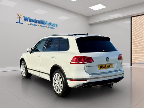 Volkswagen Touareg 3.0 TDI V6 BlueMotion Tech R-Line Tiptronic 4WD Euro 6 (s/s) 5dr 9