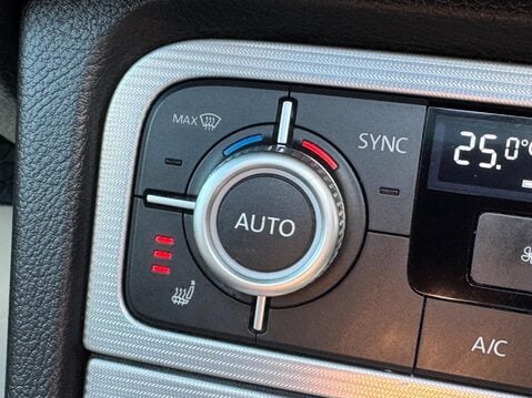 Volkswagen Touareg 3.0 TDI V6 BlueMotion Tech R-Line Tiptronic 4WD Euro 6 (s/s) 5dr 18