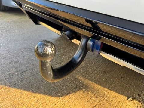 Volkswagen Touareg 3.0 TDI V6 BlueMotion Tech R-Line Tiptronic 4WD Euro 6 (s/s) 5dr 60