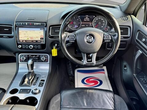 Volkswagen Touareg 3.0 TDI V6 BlueMotion Tech R-Line Tiptronic 4WD Euro 6 (s/s) 5dr 2