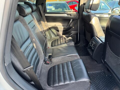 Volkswagen Touareg 3.0 TDI V6 BlueMotion Tech R-Line Tiptronic 4WD Euro 6 (s/s) 5dr 56