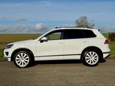 Volkswagen Touareg 3.0 TDI V6 BlueMotion Tech R-Line Tiptronic 4WD Euro 6 (s/s) 5dr 8