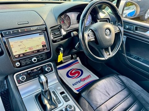 Volkswagen Touareg 3.0 TDI V6 BlueMotion Tech R-Line Tiptronic 4WD Euro 6 (s/s) 5dr 16