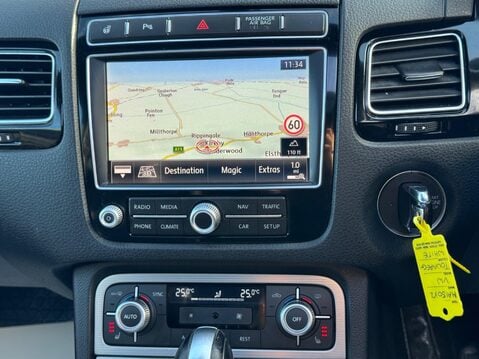 Volkswagen Touareg 3.0 TDI V6 BlueMotion Tech R-Line Tiptronic 4WD Euro 6 (s/s) 5dr 17