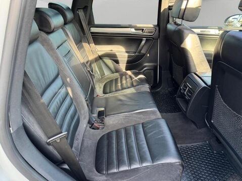 Volkswagen Touareg 3.0 TDI V6 BlueMotion Tech R-Line Tiptronic 4WD Euro 6 (s/s) 5dr 56