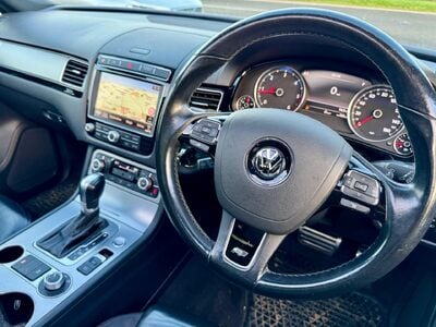 Volkswagen Touareg 3.0 TDI V6 BlueMotion Tech R-Line Tiptronic 4WD Euro 6 (s/s) 5dr