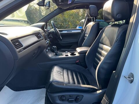 Volkswagen Touareg 3.0 TDI V6 BlueMotion Tech R-Line Tiptronic 4WD Euro 6 (s/s) 5dr 55