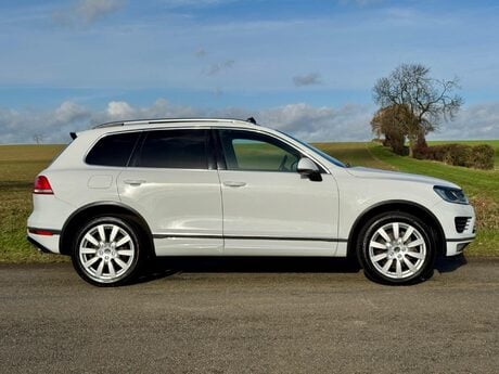 Volkswagen Touareg 3.0 TDI V6 BlueMotion Tech R-Line Tiptronic 4WD Euro 6 (s/s) 5dr