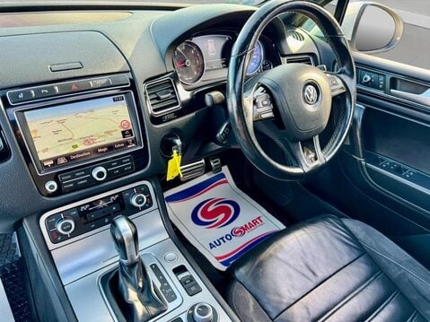 Volkswagen Touareg 3.0 TDI V6 BlueMotion Tech R-Line Tiptronic 4WD Euro 6 (s/s) 5dr 16