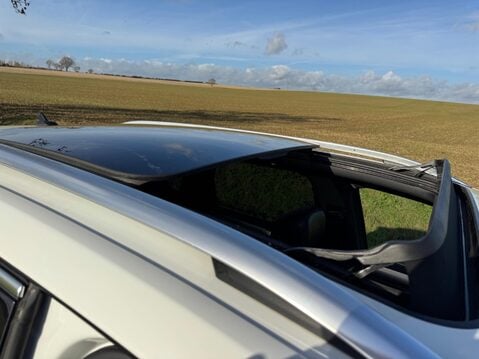 Volkswagen Touareg 3.0 TDI V6 BlueMotion Tech R-Line Tiptronic 4WD Euro 6 (s/s) 5dr 12