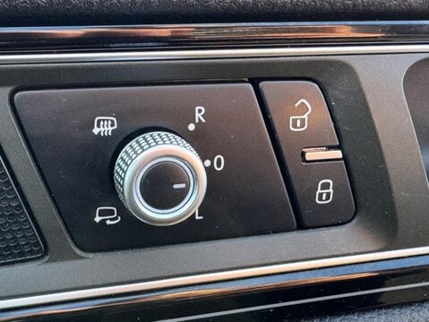 Volkswagen Touareg 3.0 TDI V6 BlueMotion Tech R-Line Tiptronic 4WD Euro 6 (s/s) 5dr 48