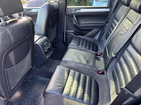 Volkswagen Touareg 3.0 TDI V6 BlueMotion Tech R-Line Tiptronic 4WD Euro 6 (s/s) 5dr 57