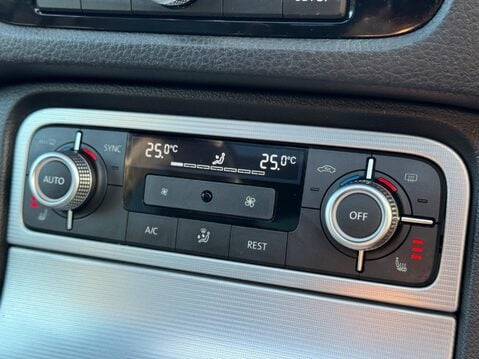 Volkswagen Touareg 3.0 TDI V6 BlueMotion Tech R-Line Tiptronic 4WD Euro 6 (s/s) 5dr 33