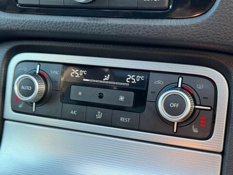 Volkswagen Touareg 3.0 TDI V6 BlueMotion Tech R-Line Tiptronic 4WD Euro 6 (s/s) 5dr 33