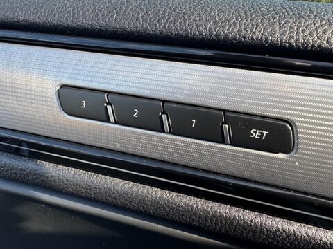 Volkswagen Touareg 3.0 TDI V6 BlueMotion Tech R-Line Tiptronic 4WD Euro 6 (s/s) 5dr 45