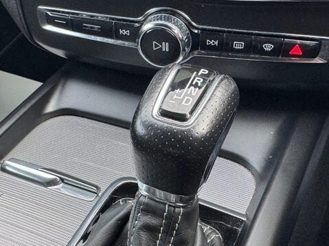 Volvo XC60 2.0 D4 R-Design Auto AWD Euro 6 (s/s) 5dr 42