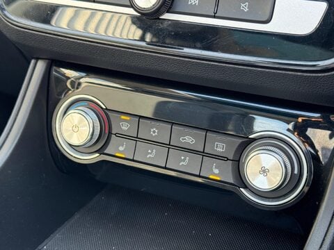 MG ZS 44.5kWh Exclusive Auto 5dr 25