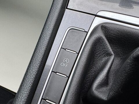 Volkswagen Golf 1.0 TSI BlueMotion Tech SE Nav Euro 6 (s/s) 5dr 25