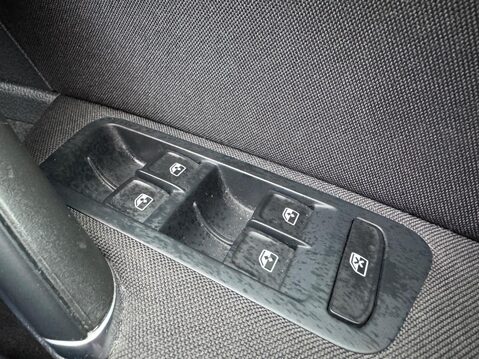 Volkswagen Golf 1.0 TSI BlueMotion Tech SE Nav Euro 6 (s/s) 5dr 32