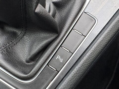 Volkswagen Golf 1.0 TSI BlueMotion Tech SE Nav Euro 6 (s/s) 5dr 26