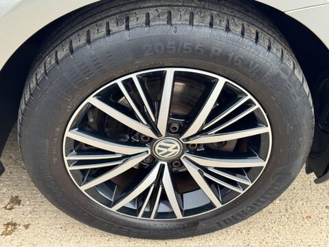 Volkswagen Golf 1.0 TSI BlueMotion Tech SE Nav Euro 6 (s/s) 5dr 40